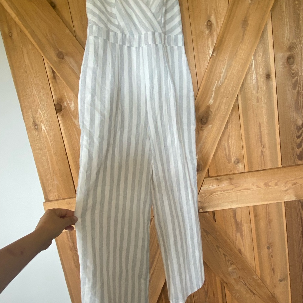 Sadie and Sage Grey and White Straps Elegant Jumpsuit Wide Legs Trending Now S - Picture 3 of 10
